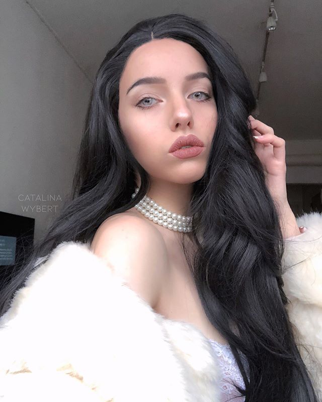 Schwarze Wellige Lange Synthetische Lace Front Perücken